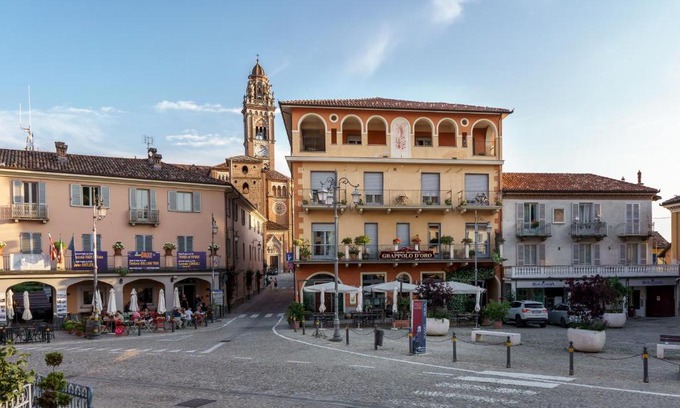 Monforte d'Alba Hotel | Hotel Il Grappolo D'Oro