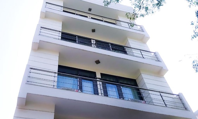 Chittaranjan Hotel | Hotel In CR Park