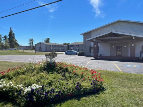 Iron Mountain Hotel | Hotel Iron Mountain Inn & Suites