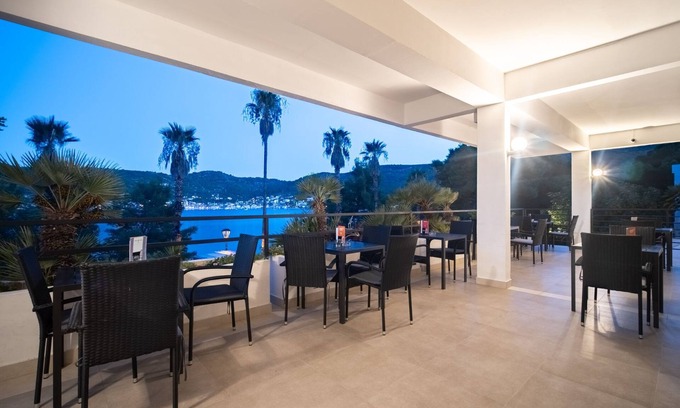 Cove Rogacic Hotel | Hotel Issa
