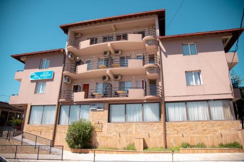 Nov Dojran Hotel | Hotel Istatov