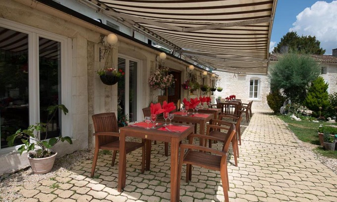 Sigogne Hotel | Hotel Karina