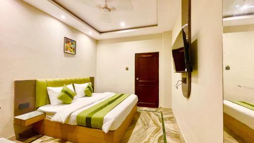 Haridwar Hotel | Hotel KP ! Haridwar, Near HAR KI PODDI & Railway station,Spacious And Fully Air Conditioned Rooms With Wifi, And Restaurant,BEST HOTEL IN HARIDWAR
