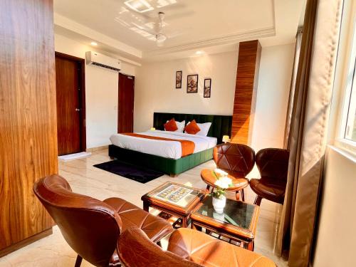 Balurghat Hotel | Hotel La Casa, Amritsar #Swimming Pool #Prime Location #Luxury Rooms #Best Selling