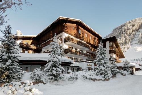 Corvara in Badia Hotel | Hotel La Perla: The Leading Hotels of the World