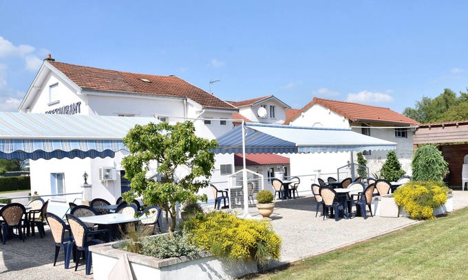 Gironcourt-sur-Vraine Hotel | Hotel La Vraine
