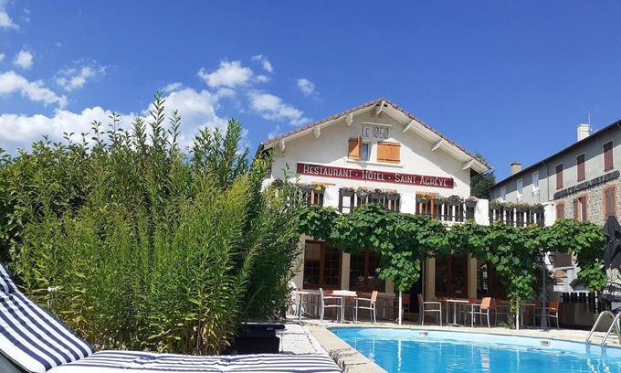 Saint-Agreve Hotel | HOTEL LE 1050