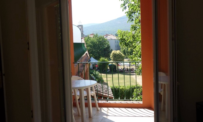 Saint-Vallier-de-Thiey Hotel | Hotel le Préjoly