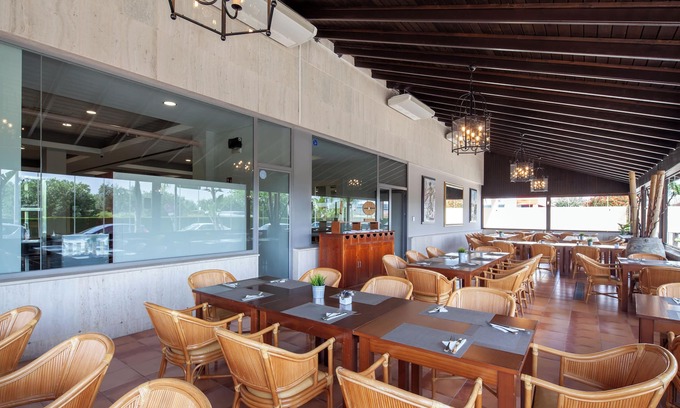 Sanlucar la Mayor Hotel | Hotel Leflet Sanlúcar
