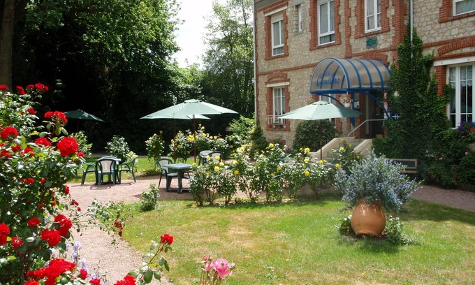 Bagnoles-de-l'Orne Hotel | Hotel Les Camélias