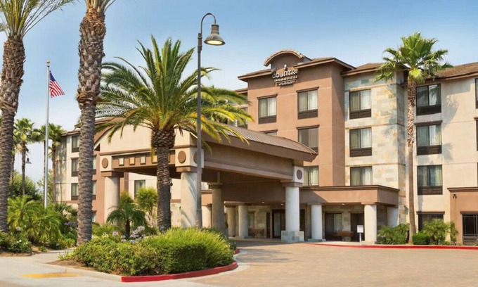 Ontario Bed & Breakfast | Hotel located close to Ontario Mills, CA , Ontario Convention Center