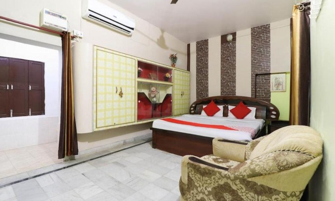 Misrikh Apartment | Hotel madhava
