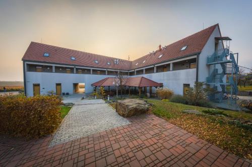 Velke Bilovice Hotel | Hotel Madl