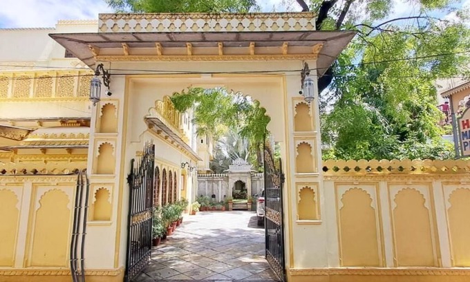 Udaipur City Centre Hotel | HOTEL MAHENDRA PRAKASH