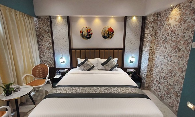 Airoli Hotel | Hotel Manthan Stays