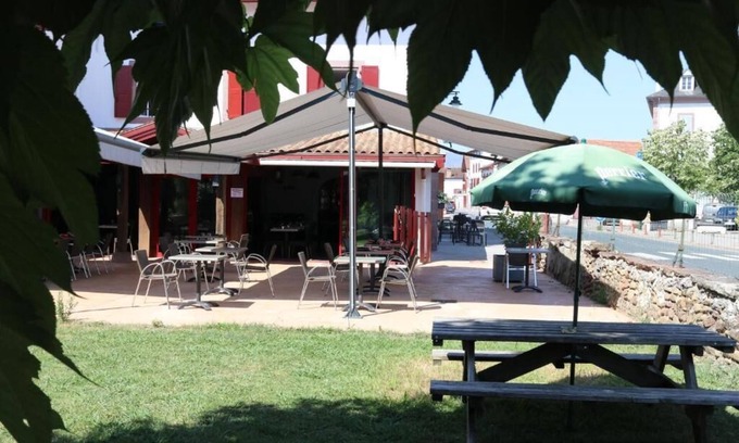 Saint-Jean-le-Vieux Hotel | Hotel Mendy