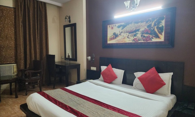 Paharganj House | Hotel Mid Town with AC, WiFi in New Delhi