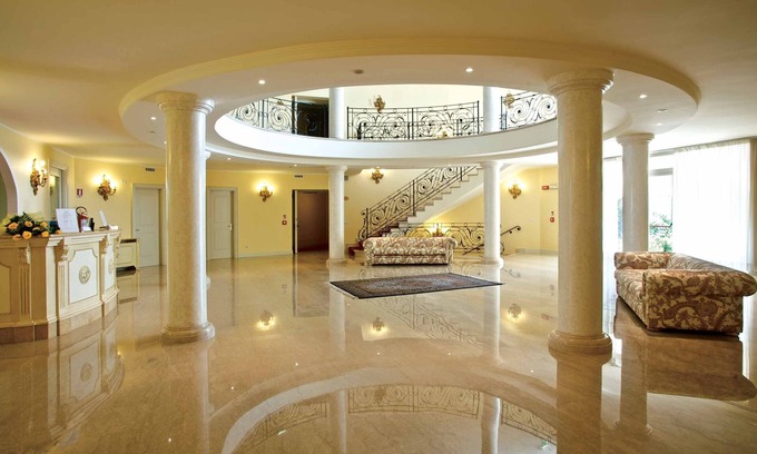 Calcinate Hotel | Hotel Motel Gold