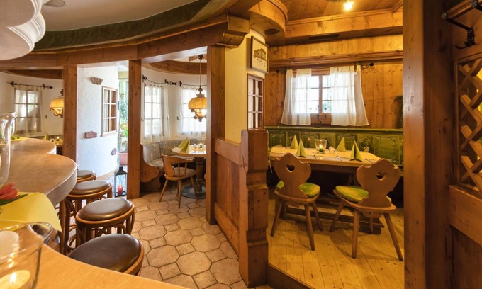 Rust Hotel | Hotel Mythos