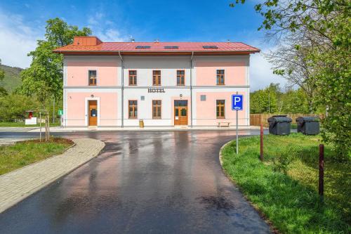 Horni Jiretin Hotel | Hotel Nádraží