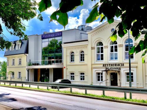Nowa Sol Hotel | Hotel Nadodrzański Dwór - Nowa Sól