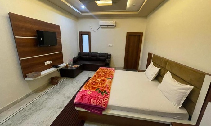 Orai Hotel | Hotel narayan inn