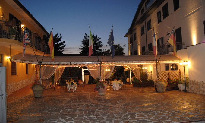 Lariano Hotel | Hotel Nespolo D'Oro