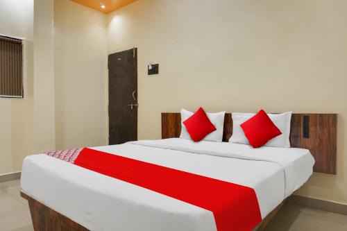 Alandi Hotel | Hotel O Crown & Lodge