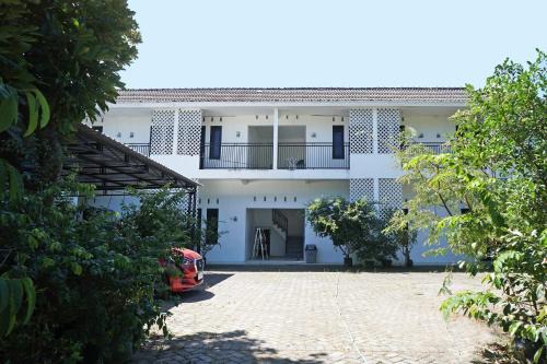 Blitar Hotel | Hotel O Kost Putih Syariah