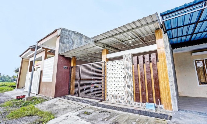 Banyuwangi Hotel | Hotel O Sobat Ijen HomestayNearSungai Prengsengan