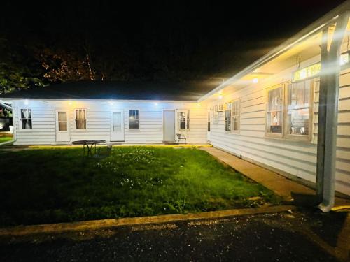 Havana Cabin | Hotel O Sycamore - Havana IL