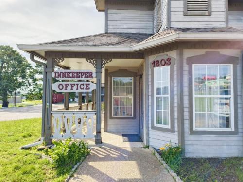 Athens Hotel | Hotel O Victorian Inn Athens TX