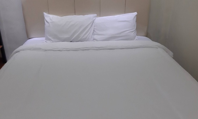 Sei Pinang Hotel | Hotel O Wisma Flamboyan NearTaman Makam Pahlawan