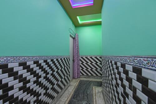 Rampur Hat Hotel | Hotel O Yuvraj Lodge