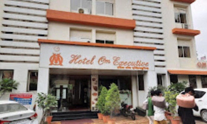 Satara Hotel | Hotel Om Executive, Satara