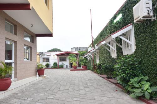 Port Gentil Hotel | Hotel Ophelia Lodge