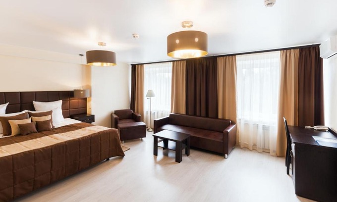 Komendantskyi Airfield Hotel | Hotel Orbital