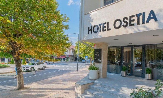 Momchilgrad Hotel | Hotel Osetia Garden