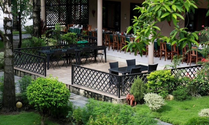 Sauraha Hotel | Hotel Parkland