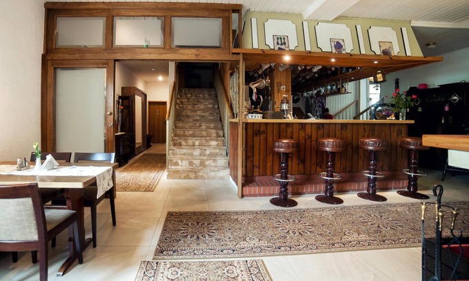 Aleksandrow Lodzki Hotel | Hotel Pelikan