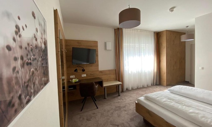 Eitting Hotel | Hotel-Pension Scharl am Maibaum