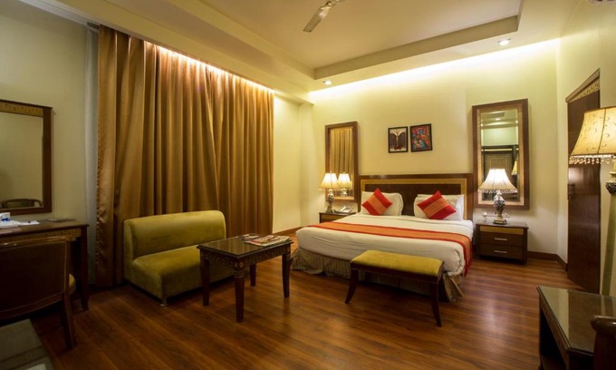 Pashim Vihar Hotel | Hotel Picasso Paschim Vihar Delhi - Couple Friendly Local IDs Accepted