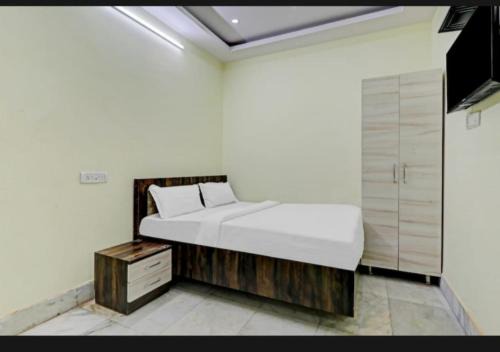 Charbagh Hotel | HOTEL PREMIUM SNA INN Near Metro Sation Charbagh - Free Wifi Facilities - Fully Air Conditioning Room - Room Service and Excellent Customer Service Awarded - Book Now