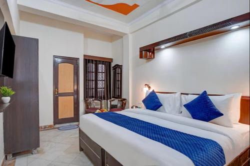 Ghaziabad Hotel | Hotel Prithvi Palace Near RDC & Santosh Hospital