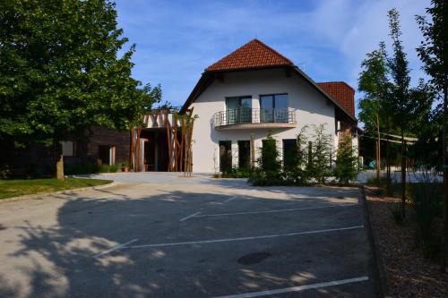Trebnje Hotel | Hotel Rakar