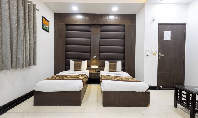 Karol Bagh Hotel | Hotel Red Castle 4 Star
