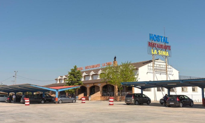 Castillo de Garcimunoz Hotel | Hotel-Restaurante La Sima