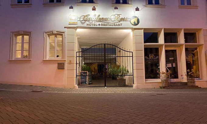 Gollheim Hotel | Hotel Restaurant Goldenes Ross