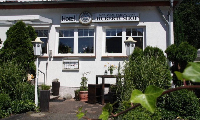 Schloß Neuhaus Hotel | Hotel Restaurant Hubertushof