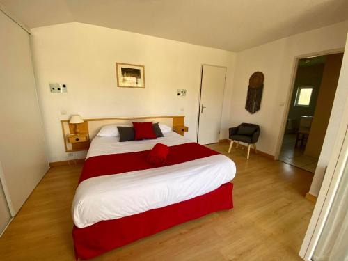 Monflanquin Hotel | Hotel Restaurant La Dame du Lac